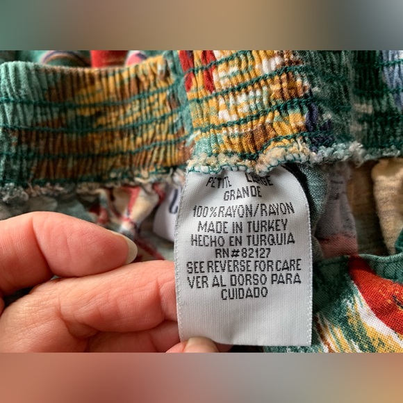 Vintage Capacity Petites Women’s Shorts Petite L Floral Hawaiian Bermuda - Picture 7 of 9